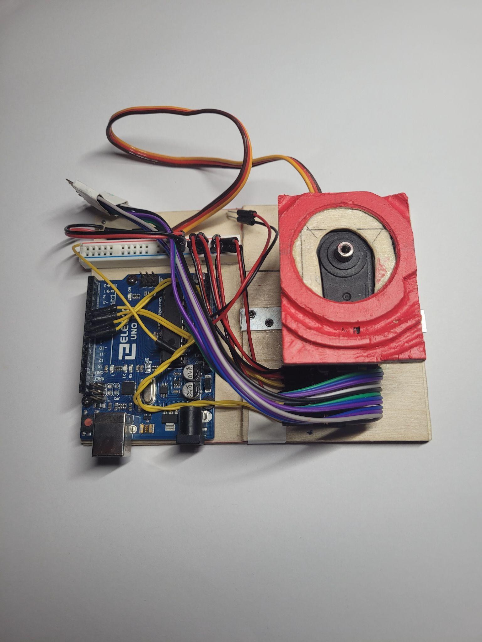 Base plate upper view with the Arduino