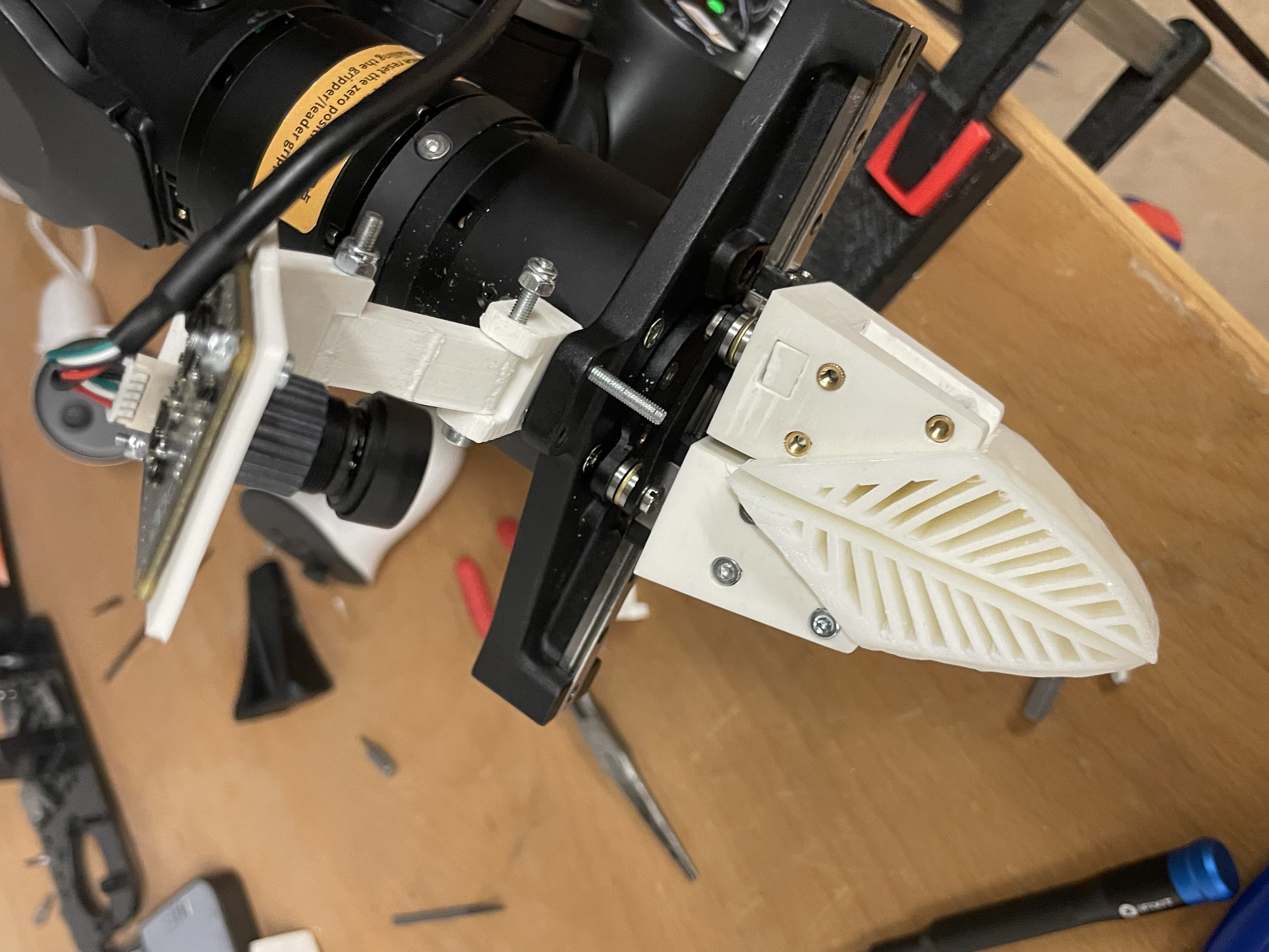 Fin-style grippers for compliance