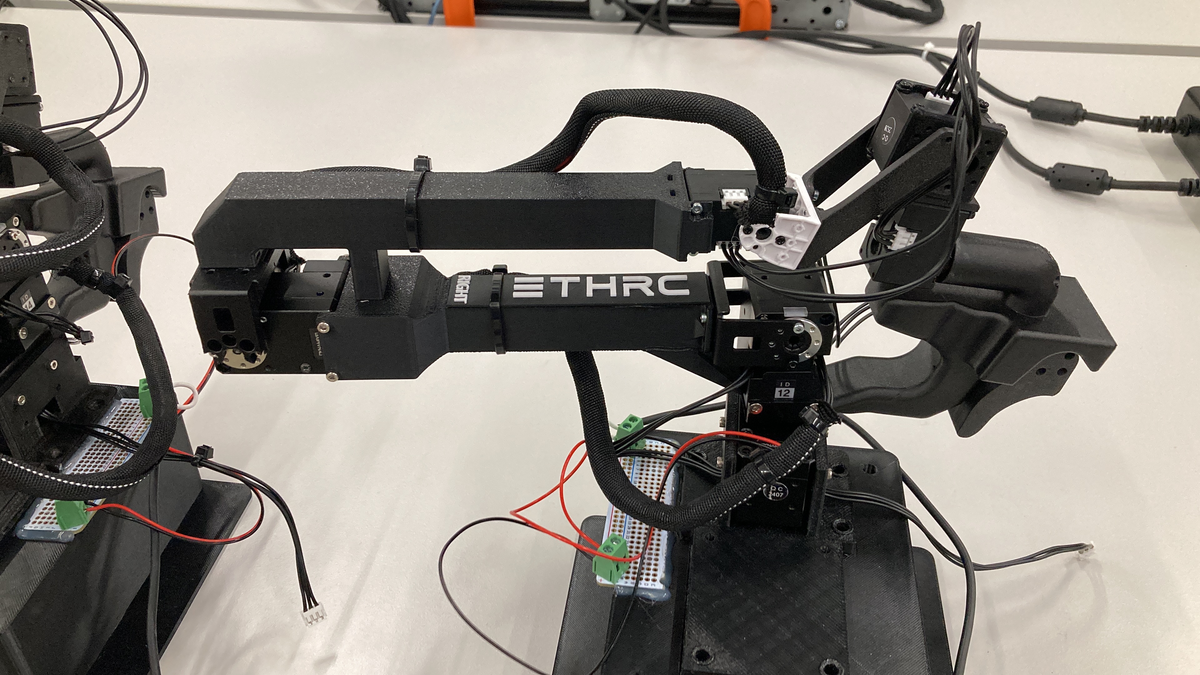Upgraded passive leader arms with stronger Dynamixels